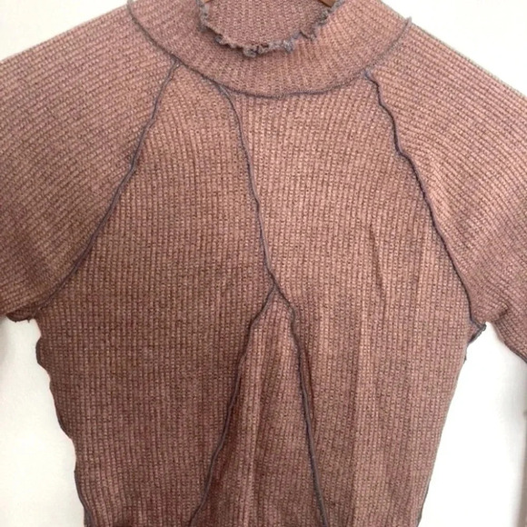 RSQ Baby Tee Long Sleeve Crop Top Mock Neck Brown Tee Exposed Seam - Picture 4 of 7